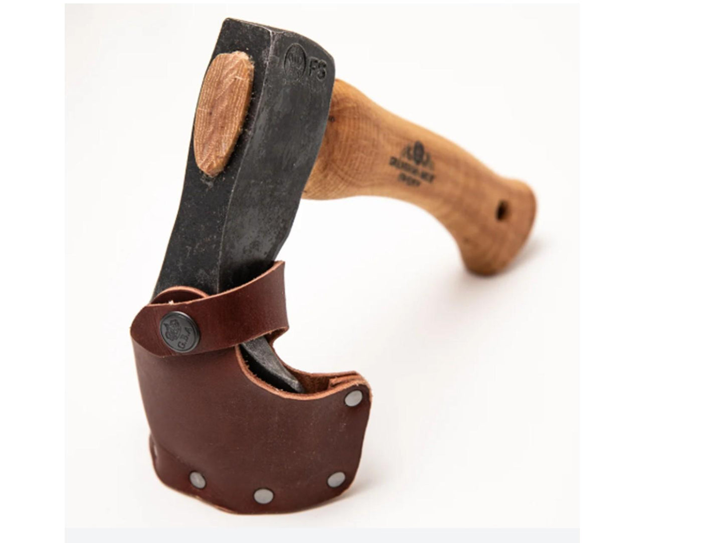 Featuring a compact design with a wooden handle and a black metal head, the Gransfors Bruk Small Gutter Adze Radius 40 Second Grade is ideal for hollowing timber. Its blade is safeguarded by a brown leather sheath, secured with sturdy metal rivets and a snap button.