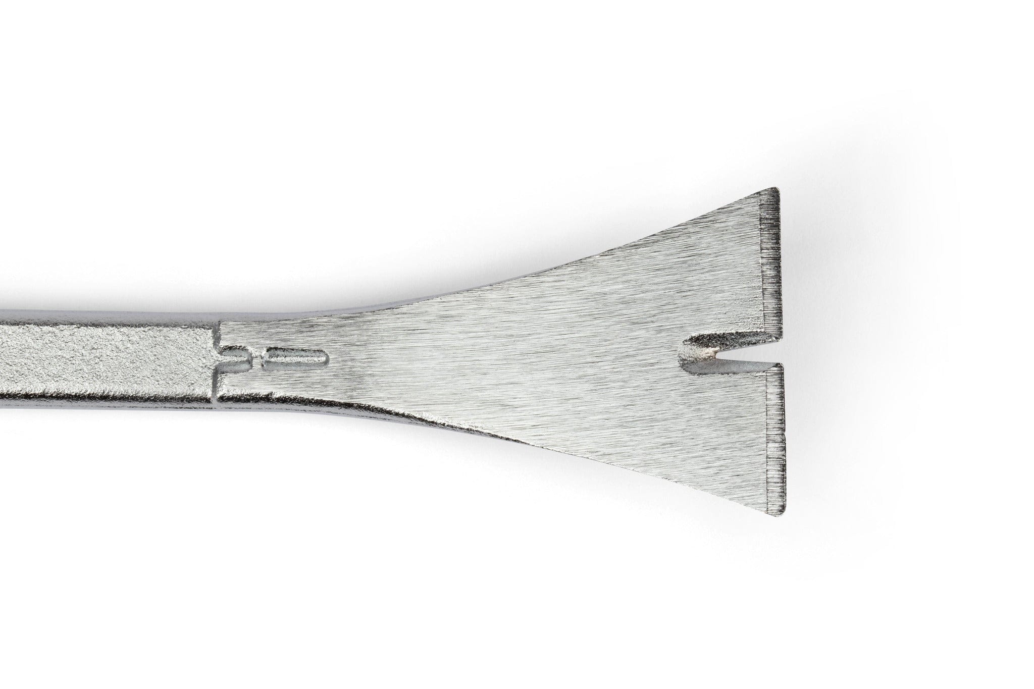 Close-up of the MARU Japanese Mokuba Catspaw Flat Tail prybar, featuring a flat, wide, slightly curved blade with a central notch for nail removal, isolated on a white background.