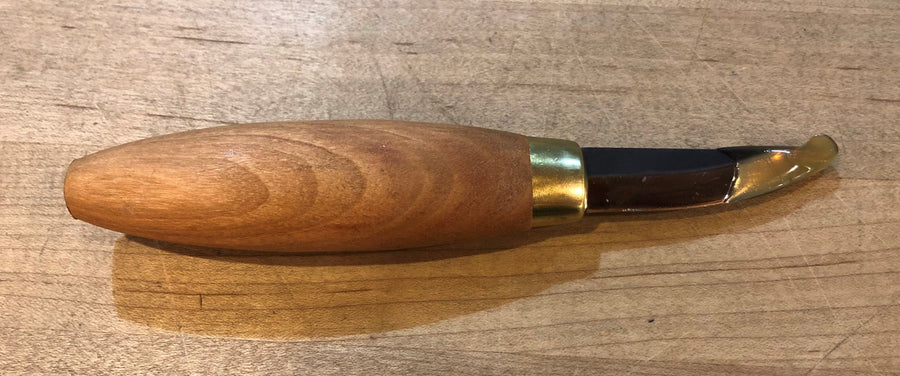 The FLE Stub Sloyd Knife showcases a high-carbon steel curved blade elegantly set against a wooden handle.