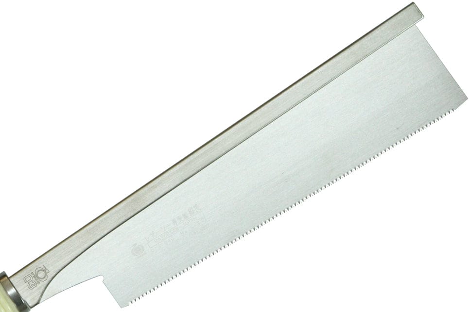 The BBT Rip Cutting Razorsaw Dozuki features a straight blade with fine teeth, ideal for precision woodworking and accurate hardwood cuts.