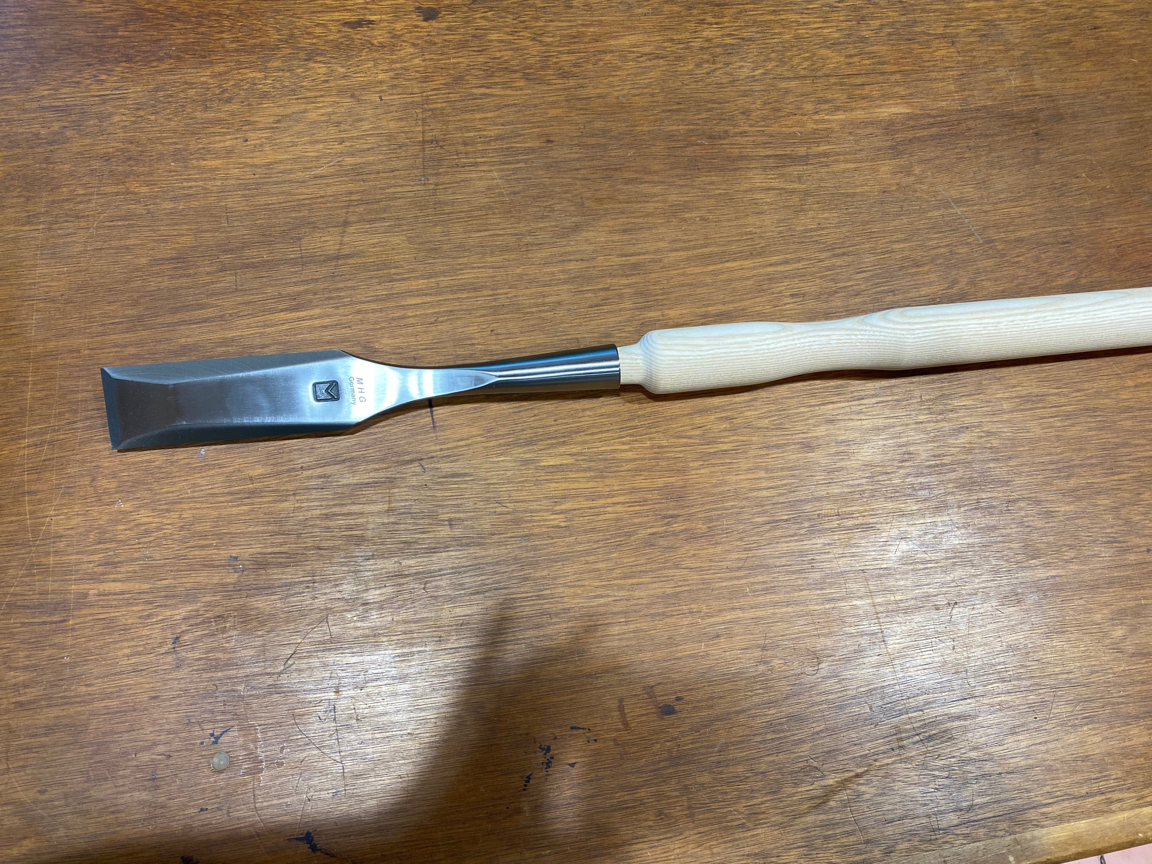 Designed for precision, the MHG Timber Framing Slick wood chisel boasts a high-alloy material blade and a light wooden handle, embodying elegance in woodworking.